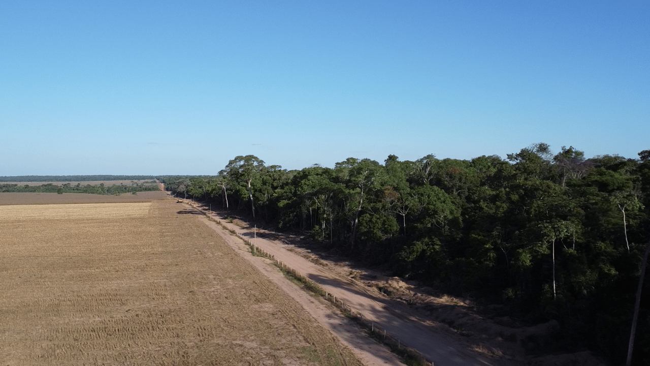 An image of farmland next to Mỹky territory in Brazil